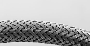 The type of inner reinforcement layer has the greatest impact on containing hose expansion.